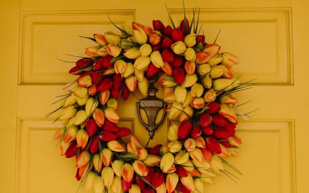 Eine einladende Tür sorgt für ein gutes Feng Shui für den Eingang.