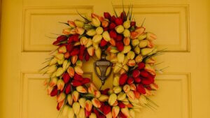 Eine einladende Tür sorgt für ein gutes Feng Shui für den Eingang.