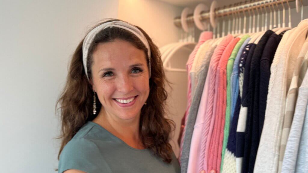 Ordnungscoachin Dorith Schumacher zeigt, wie man durch mehr Ordnung das Feng Shui verbessert.